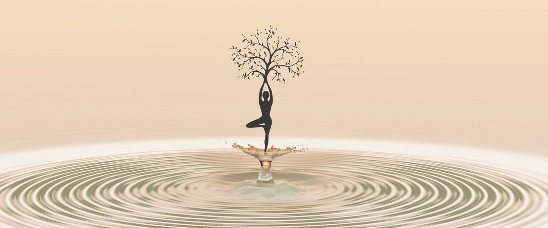 Forside til bloggartikkelen som handler om 7 fordeler med å fargelegge. Bildet er av en kvinne som står i yoga-pose med livets tre over seg, og sprer store bølger ut over.